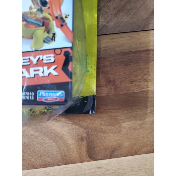 TMNT MICRO MUTANTA MIKEY'S SKATE PARK Playset 2016 - Picture 7 of 9